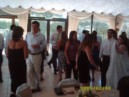 Novios Felices y lo pasaron super bien tarde de domingo boda de medio dia...2012 la camara marco otra fecha